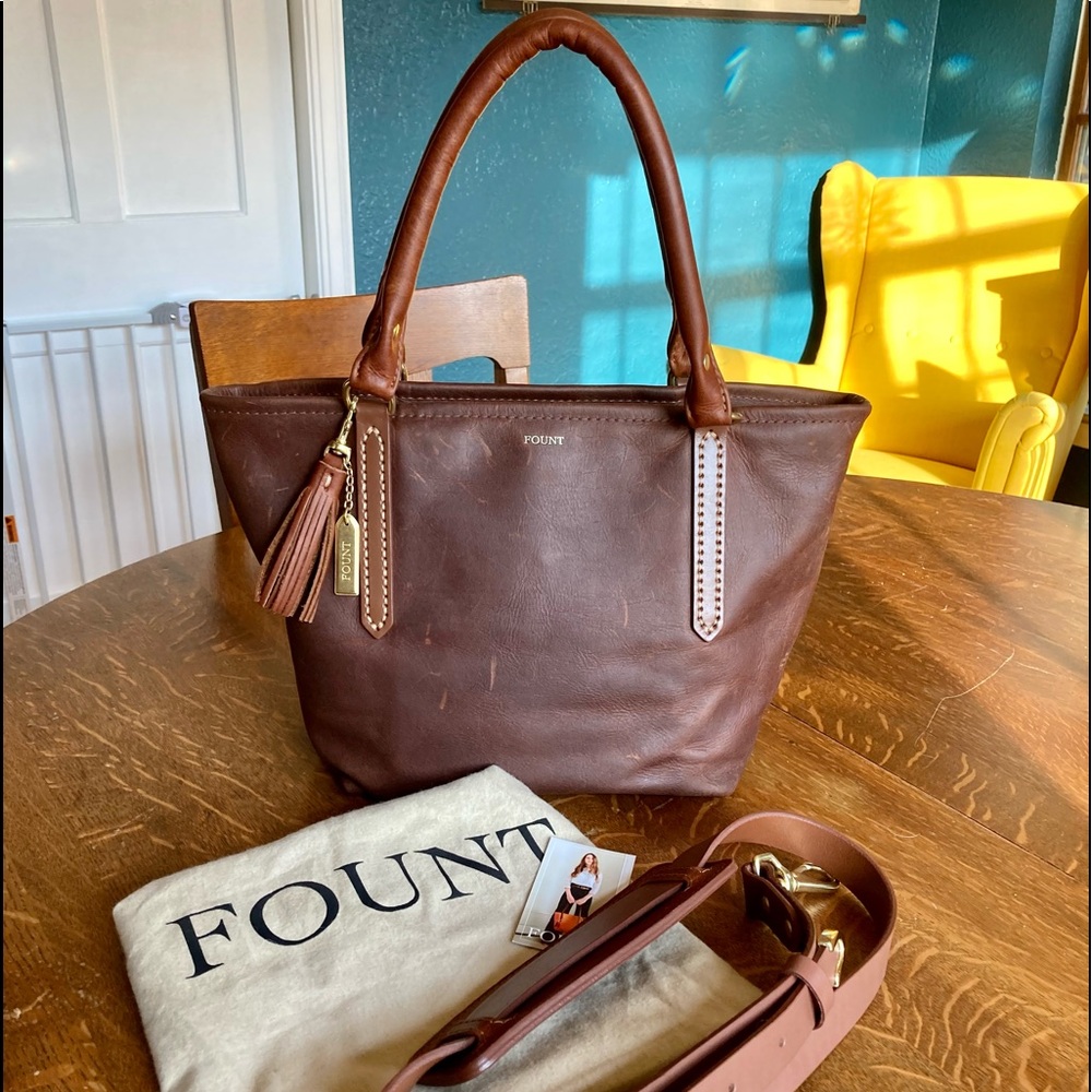 Fount Petite Atlas with Strap